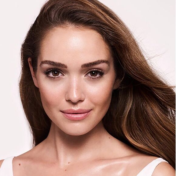 Charlotte Tilbury's Wonderglow Face Primer - Dewy Finish, Cream Form - Picture 4 of 4